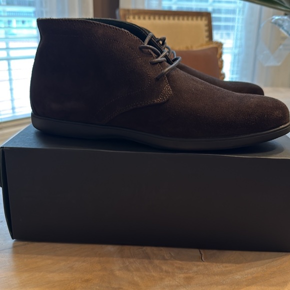 New Fibonacci Footwear - Picture 2 of 10